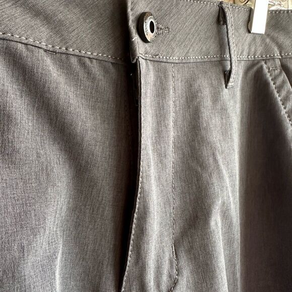 NEW Kenneth Cole Men's Tech Shorts Lightweight Stretch Slim Fit Dark Gray Sz 30 - Picture 3 of 10